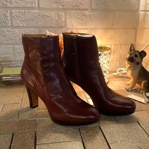Brand New Nine West Dark Brown Heeled Boots size 9.5M